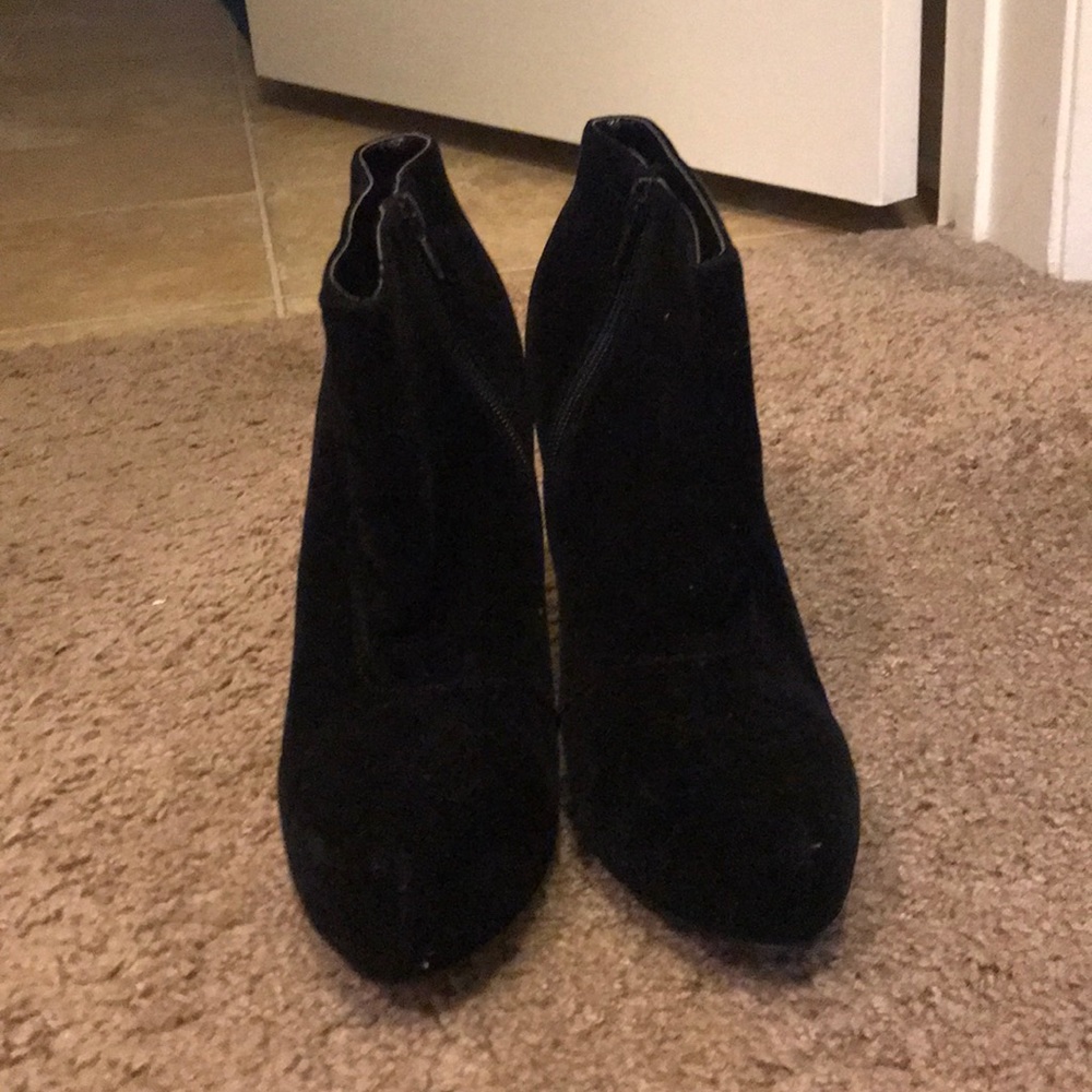 Black velvet high heels booties